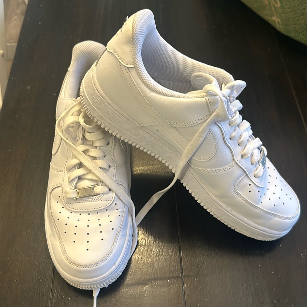 White Nike Airforce 1